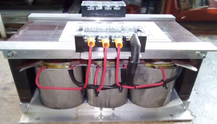 TRANSFORMADORES TRIFASICOS - VINKER