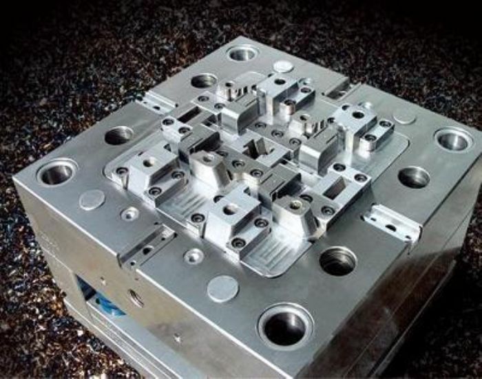 DISEÑO Y FABRICACION DE MOLDES  - ELECTROMAQUI