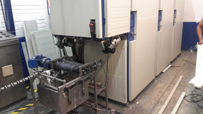 Colocación de Aislamiento auxiliar a Horno para secado de cinta de tela - 