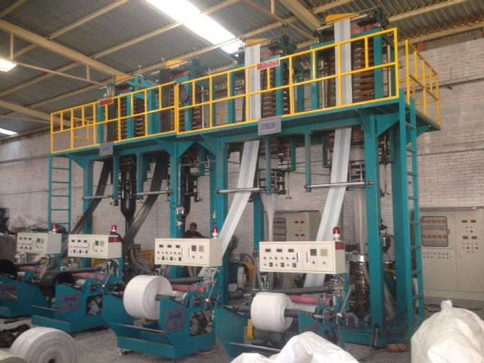 EXTRUSORA PARA PELICULA DE POLIETILENO MARCA DONGHWA - DONGHWA