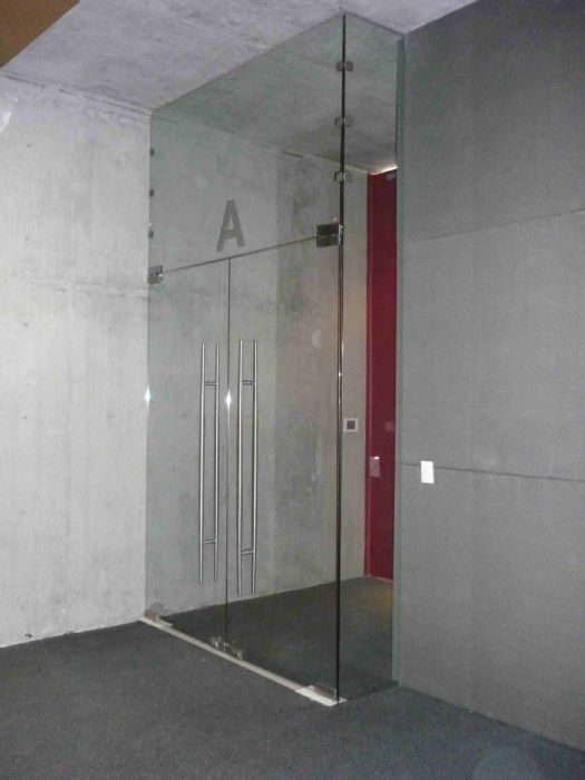 Cancelería de Aluminio y Cristal Templado - 