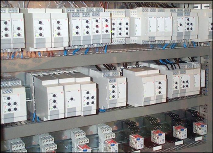 Relevadores de Monitoreo de Corriente, Voltaje y de Fase - Carlo Gavazzi