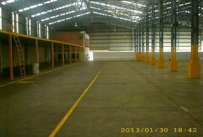 Bodega Comercial Guadalajara Calz Gonzalez Gallo esquina - 