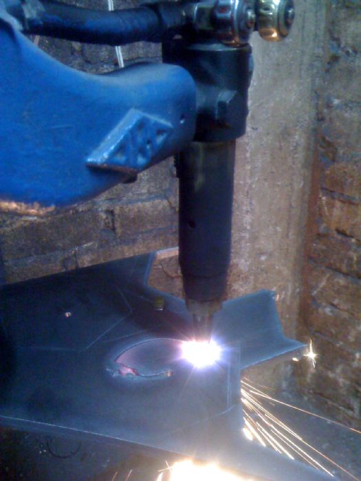 CORTE  DE PLACA DE 1/4 HASTA 4 PULGADAS ASI COMO FIGURAS CORTADAS EN PLACA CON PANTOGRAFOS  DE OXICORTE - 