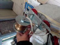 Tomacorriente tipo pantógrafo